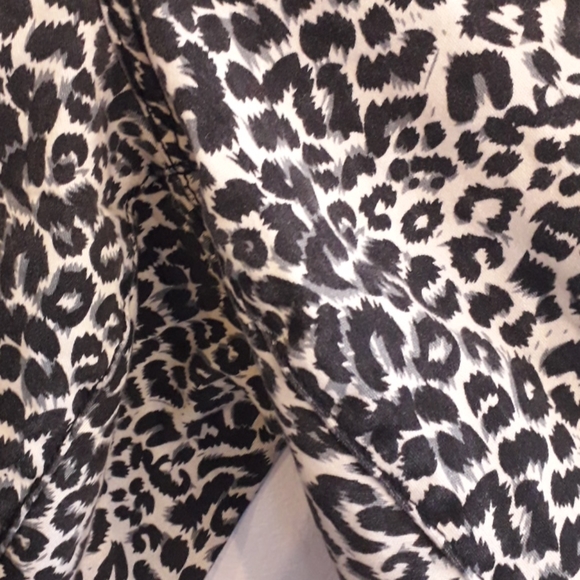 Jeans Colony Leopard Print Denim Jeans - Picture 5 of 8